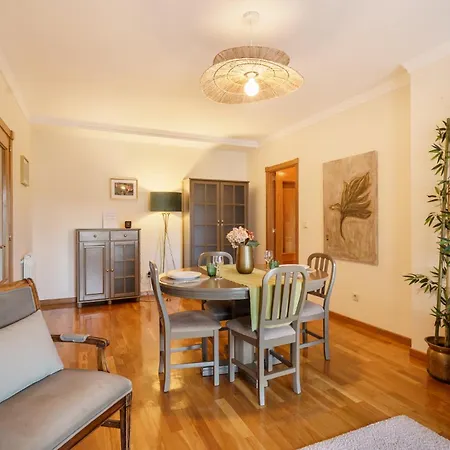 Sunny Beachside Escape By Minho's Guest Appartement