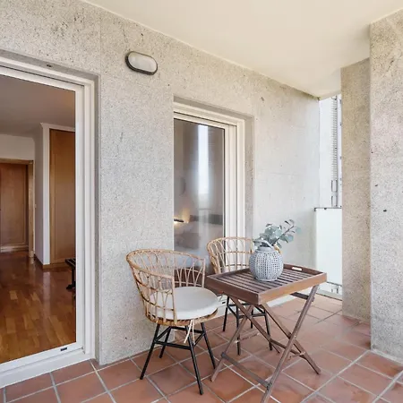 Sunny Beachside Escape By Minho's Guest * Póvoa de Varzim